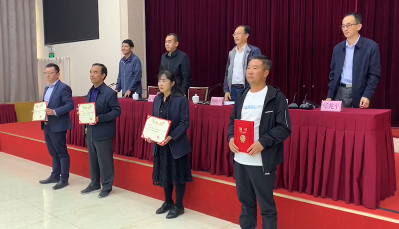 定西市举行市政府特邀行政执法监督员颁证仪暨培训会议2.png